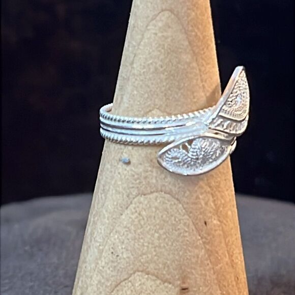 Artistry Tarakashi Collection Sterling Silver Bypass Ring - Picture 3 of 12